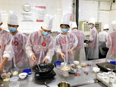 我为师生办实事 | 北大餐饮聚焦师生餐饮需求 温情服务滋润心 技术服务制作